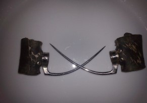 Cockspur (dao mũi nhọn gắn vào 2 chân gà)